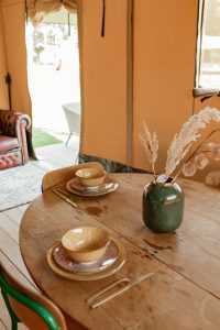 hoge tafel Safaritent Glastonbury