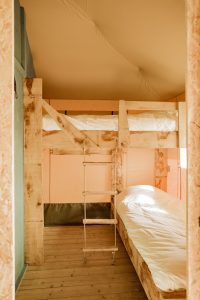 stapelbed in Lodgetent Rock in Rio