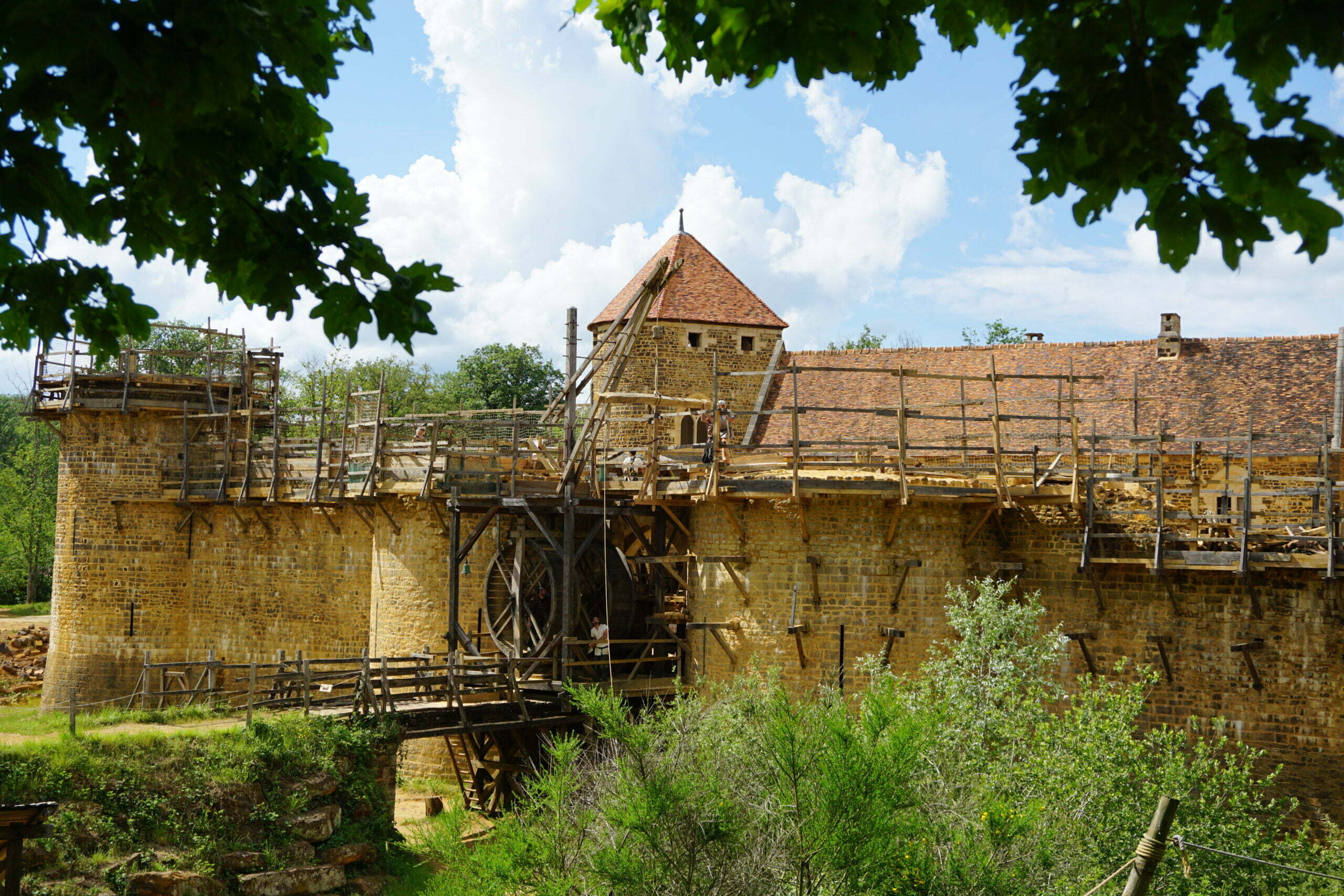 Guedelon, hier wordt een middeleeuws kasteel nagebouwd - Festilux Camp