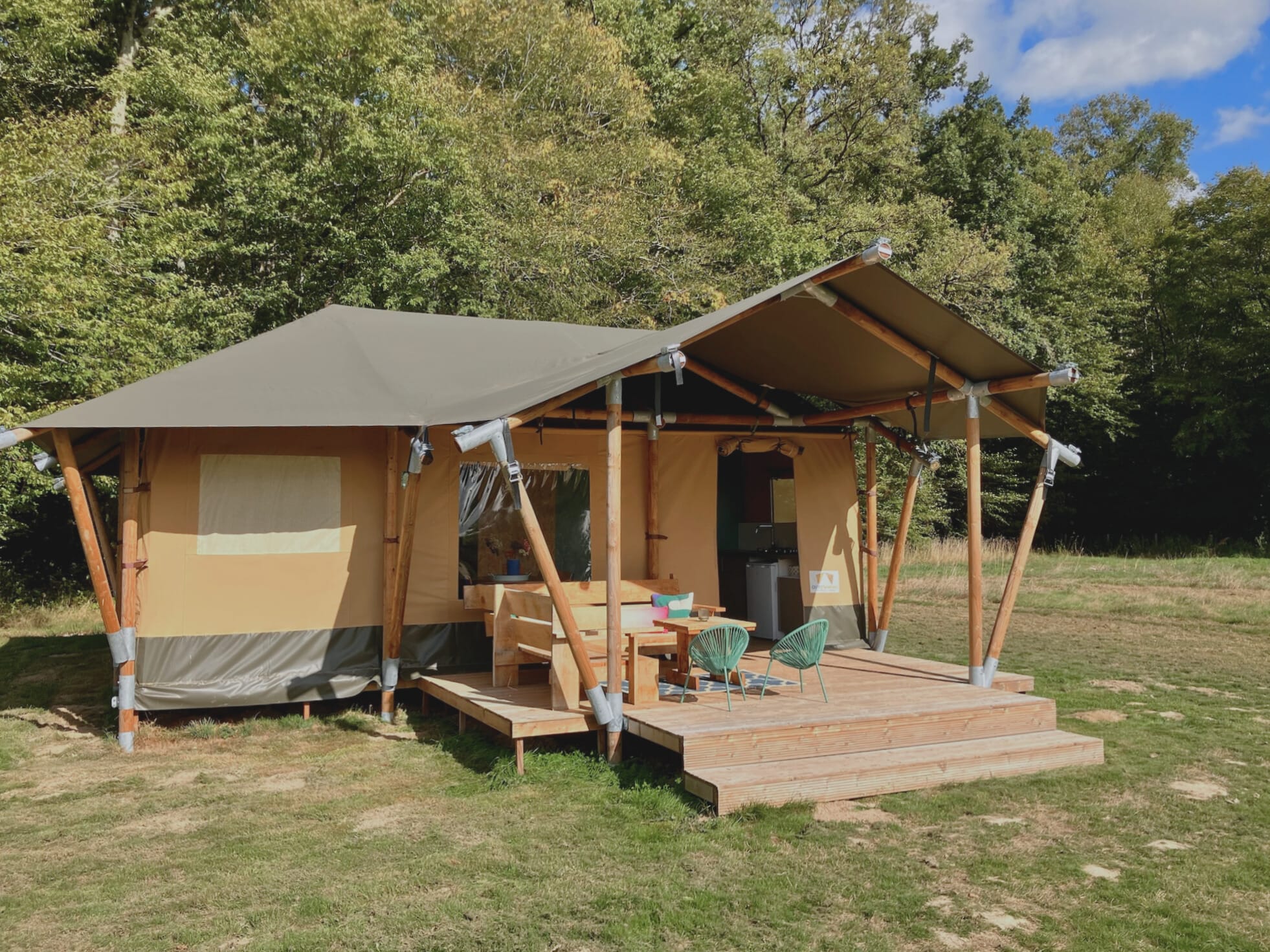 Safaritent Sziget 4 persoons met badkamer in de tent Festilux Camp