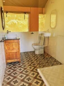 Privébadkamer in safaritent Sziget