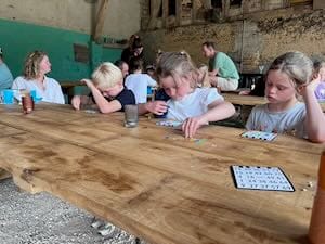 Pendant Festikids, nous organisons un bingo pour enfants où tout le monde gagne un prix